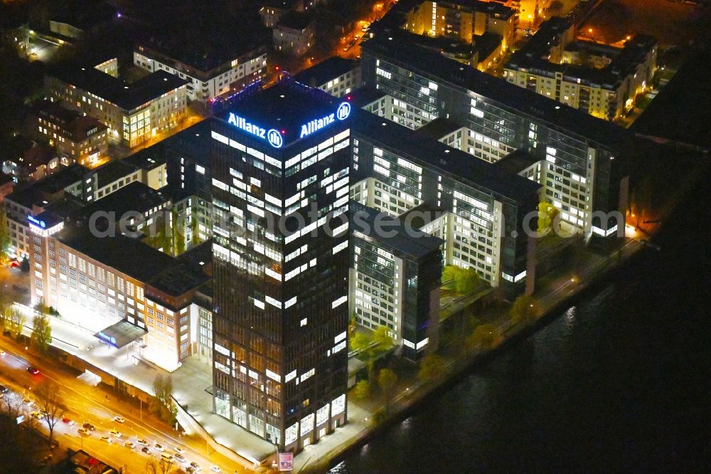 Berlin at night from the bird perspective: Night lighting Office and corporate management high-rise building An den Treptowers in the district Treptow in Berlin, Germany