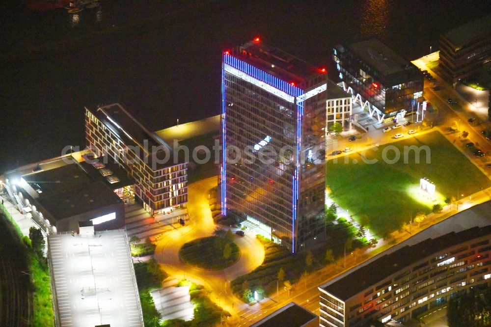 Bremen at night from the bird perspective: Night lighting Office and corporate management high-rise building Wesertower Am Weser-Terminal in Bremen, Germany