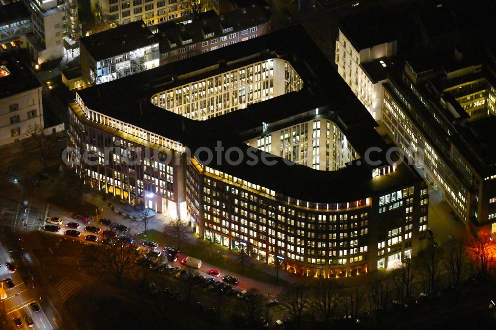 Aerial photograph at night Hamburg - Night lighting office building Alsterufer Eins (bis 3) in the district Rotherbaum in Hamburg, Germany