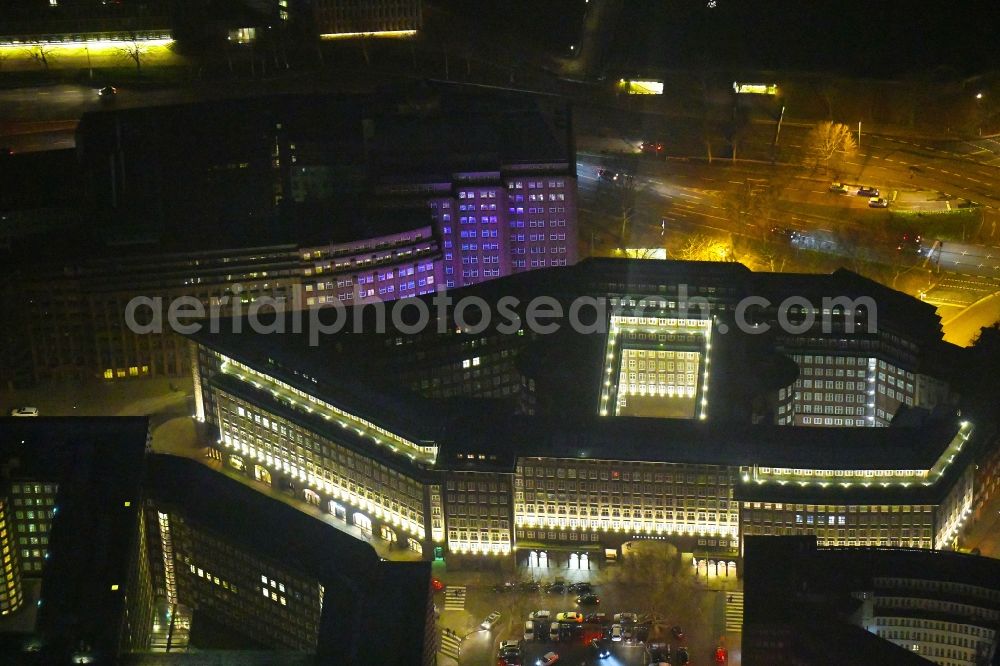 Aerial photograph at night Hamburg - Night lighting Office building Chilehaus Hamburg on Fischertwiete in Hamburg, Germany