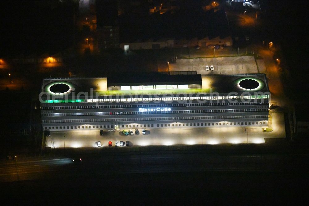 Gera at night from the bird perspective: Night lighting Office building ElsterCube on Vogtlandstrasse in Gera in the state Thuringia, Germany