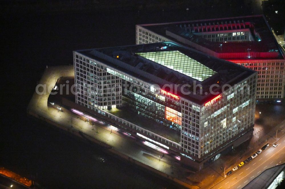 Aerial photograph at night Hamburg - Night lighting office building of the administrative house and business house the SPIEGEL publishing company Rudolf Augstein GmbH and Co. KG and the manager magazine Publishing company society mbh in Hamburg, Germany