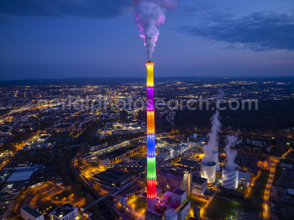 Chemnitz at night from the bird perspective: Night lighting power plants and exhaust towers of thermal power station with buntem Schornstein Chemnitzer Esse on street Dammweg in the district Furth in Chemnitz in the state Saxony, Germany