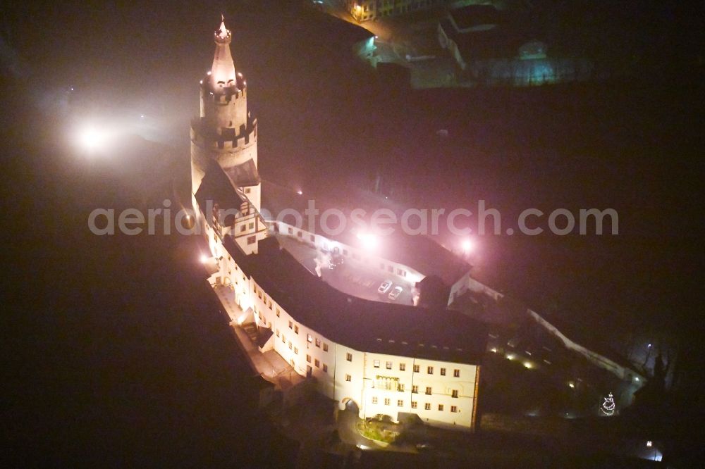 Aerial photograph at night Weida - Night lighting Castle of the fortress - Museum Osterburg on Schlossberg in Weida in the state Thuringia, Germany