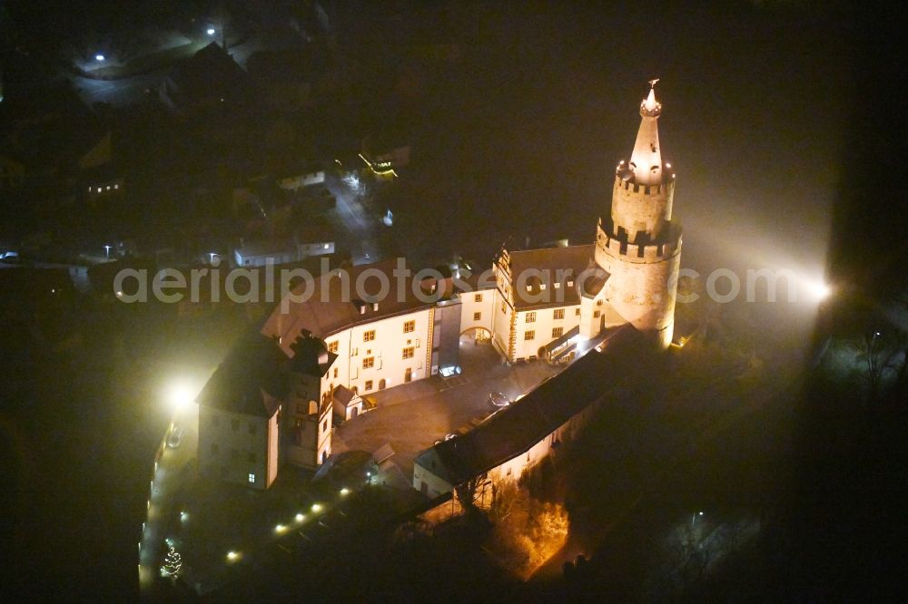 Aerial photograph at night Weida - Night lighting Castle of the fortress - Museum Osterburg on Schlossberg in Weida in the state Thuringia, Germany