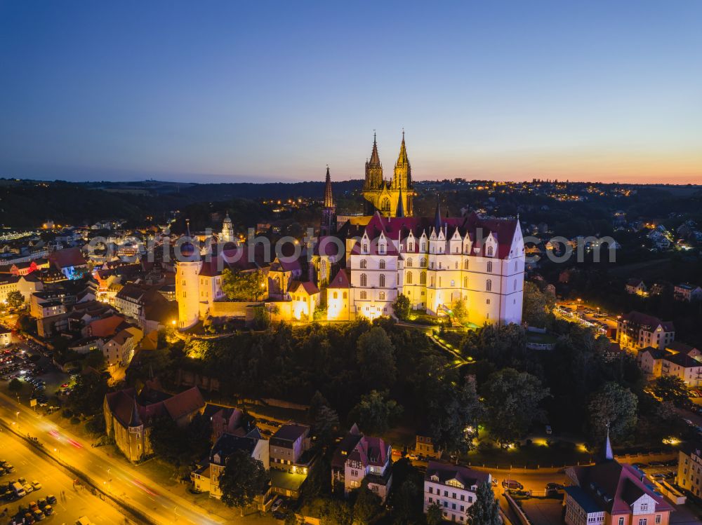 Aerial image at night Meißen - Night lighting castle of Schloss Albrechtsburg on Domplatz in Meissen in the state Saxony