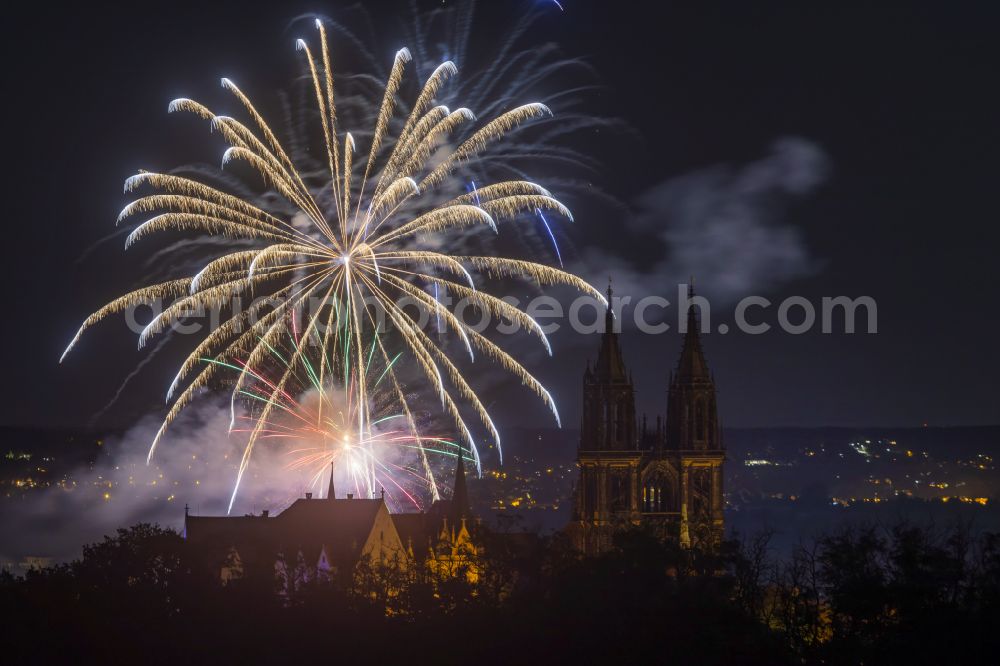 Meißen at night from the bird perspective: Night lights and lighting fireworks over the castle complex at the Albrechtsburg with the Hochstift Cathedral on the Domplatz on the banks of the river Elbe in Meissen in the federal state of Saxony