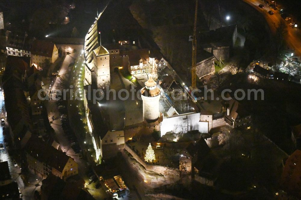 Aerial photograph at night Nürnberg - Night lighting Castle of the fortress Kaiserburg - Sinwell Tower - Vestnertorbruecke in the district Altstadt - Sankt Sebald in Nuremberg in the state Bavaria, Germany