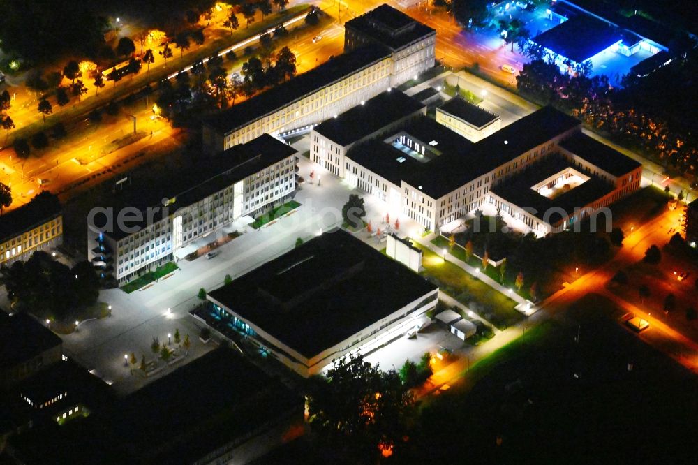 Aerial photograph at night Leipzig - Night lighting campus building of the university Universitaet Leipzig - Sportwissenschaftliche Fakultaet and the Erziehungswissenschaftliche Fakultaet on Jahnallee - Marschnerstrasse in Leipzig in the state Saxony, Germany