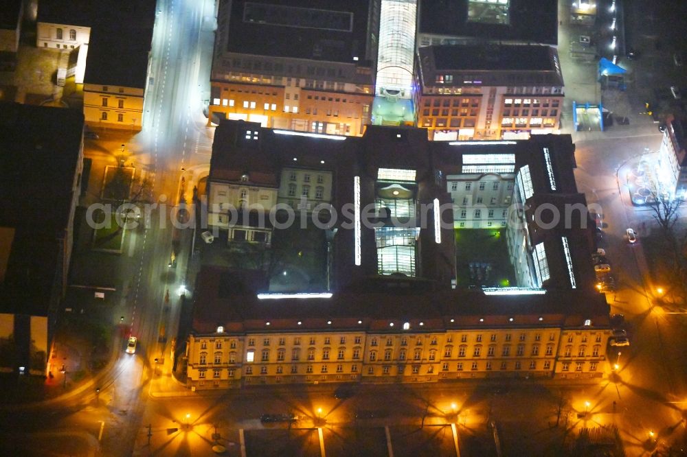 Frankfurt (Oder) at night from the bird perspective: Night lighting Campus University- area Europa-Universitaet Viadrina , Zentrale on Grosse Scharrnstrasse in the district Stadtmitte in Frankfurt (Oder) in the state Brandenburg, Germany