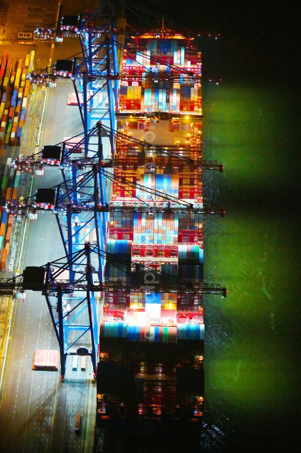 Aerial photograph at night Hamburg - Night lighting container ship on den HHLA Container Terminal Tollerort Am Vulkonhafen in the port in the district Steinwerder in Hamburg, Germany