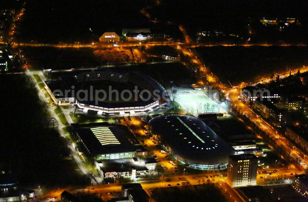 Aerial photograph at night Erfurt - Night aerial view of the Arena of the stadium Steigerwaldstadion, the Eissportzentrum Erfurt and the Leichtathletikhalle Erfurt in Erfurt in the state of Thuringia