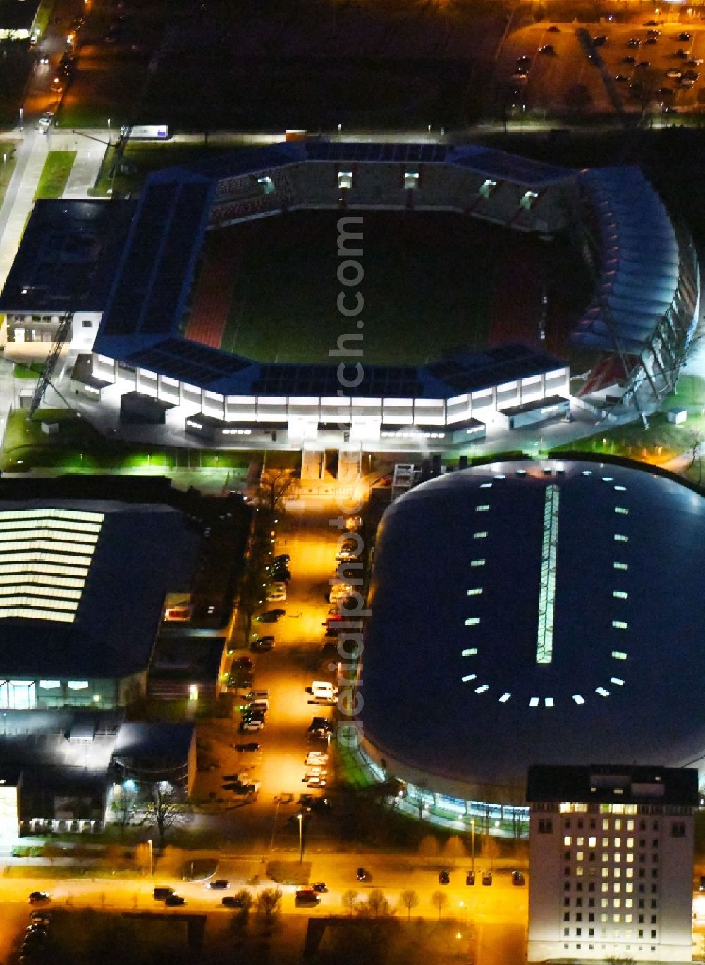 Aerial image at night Erfurt - Night aerial view of the Arena of the stadium Steigerwaldstadion, the Eissportzentrum Erfurt and the Leichtathletikhalle Erfurt in Erfurt in the state of Thuringia