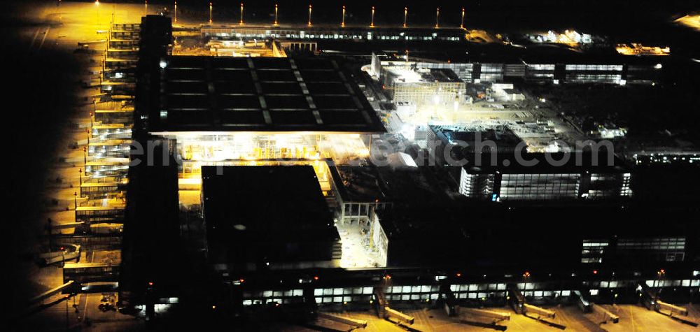 Aerial image at night Schönefeld - Nachtluftbild der Baustelle des neuen Terminals am Flughafen Berlin - Schönefeld. Der neue Terminal wird südlich des bisherigen Flughafens Berlin- Schönefeld errichtet. Ausführende Firmen: Hochtief AG; EUROVIA Beton; PORR; BERGER Bau; Karl Weiss; Matthai; Schäler Bau Berlin GmbH; STRABAG; Night Shot of Construction area of the new terminal at Schönefeld Airport (BBI). The new terminal is in the south of the airport Berlin -Schoenefeld quality built. Exporting companies: Hochtief AG; EUROVIA Beton; PORR; BERGER Bau; Karl Weiss; Matthai; Schäler Bau Berlin GmbH; STRABAG;