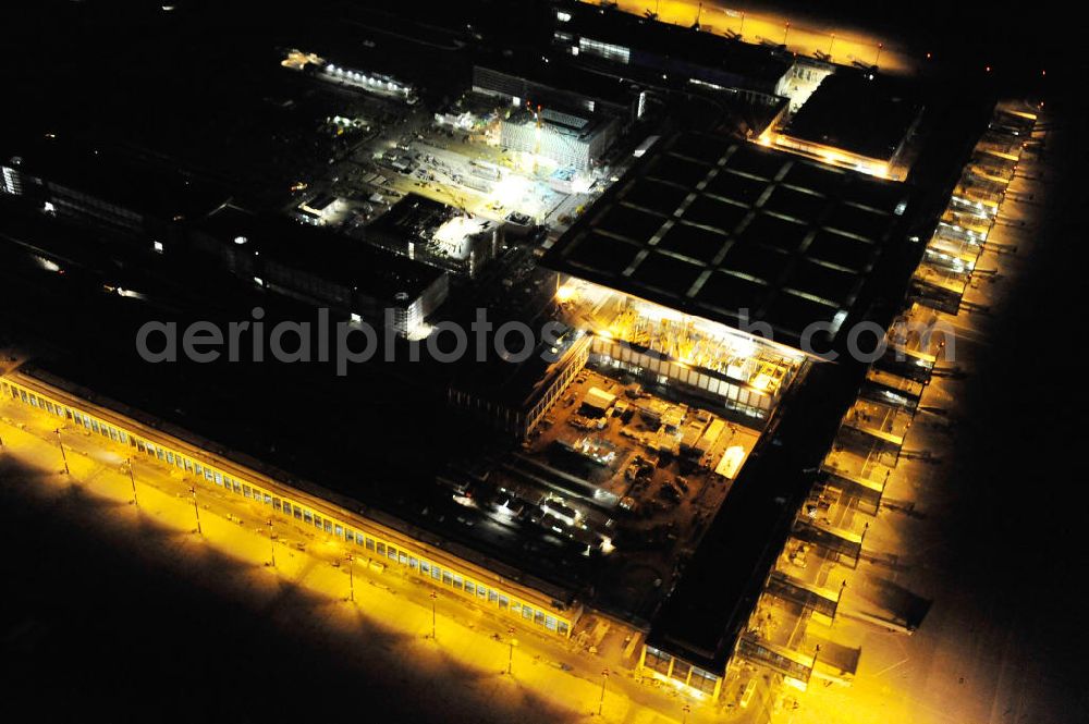 Aerial image at night Schönefeld - Nachtluftbild der Baustelle des neuen Terminals am Flughafen Berlin - Schönefeld. Der neue Terminal wird südlich des bisherigen Flughafens Berlin- Schönefeld errichtet. Ausführende Firmen: Hochtief AG; EUROVIA Beton; PORR; BERGER Bau; Karl Weiss; Matthai; Schäler Bau Berlin GmbH; STRABAG; Night Shot of Construction area of the new terminal at Schönefeld Airport (BBI). The new terminal is in the south of the airport Berlin -Schoenefeld quality built. Exporting companies: Hochtief AG; EUROVIA Beton; PORR; BERGER Bau; Karl Weiss; Matthai; Schäler Bau Berlin GmbH; STRABAG;