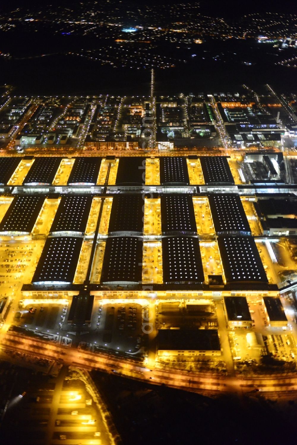 Aerial photograph at night München - Night view of the Fairgrounds Munich in the state Bavaria