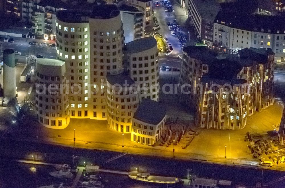 Duesseldorf at night from the bird perspective: Night view of Duesseldorf buildings of the architect Gehry. ACHTUNG! NUR ZUR REDAKTIONELLEN VERWENDUNG! ATTENTION! EDITORIAL USE ONLY!