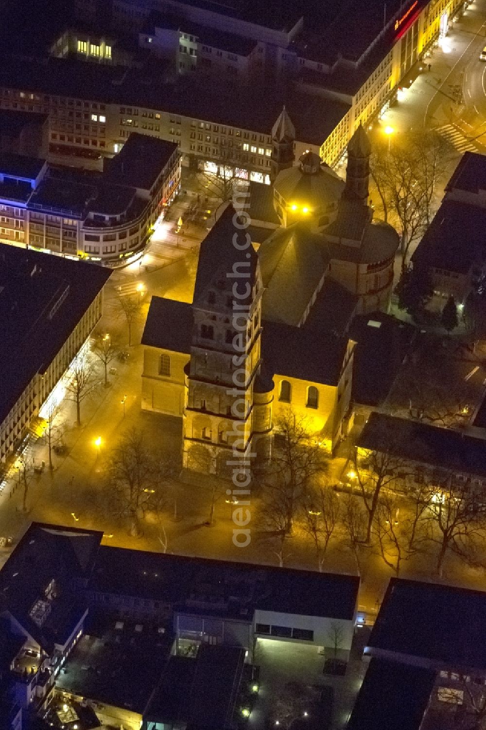 KÖLN at night from the bird perspective: St. Night Aerial view of the Church / Basilica Catholic Parish Apostles in Cologne in North Rhine-Westphalia