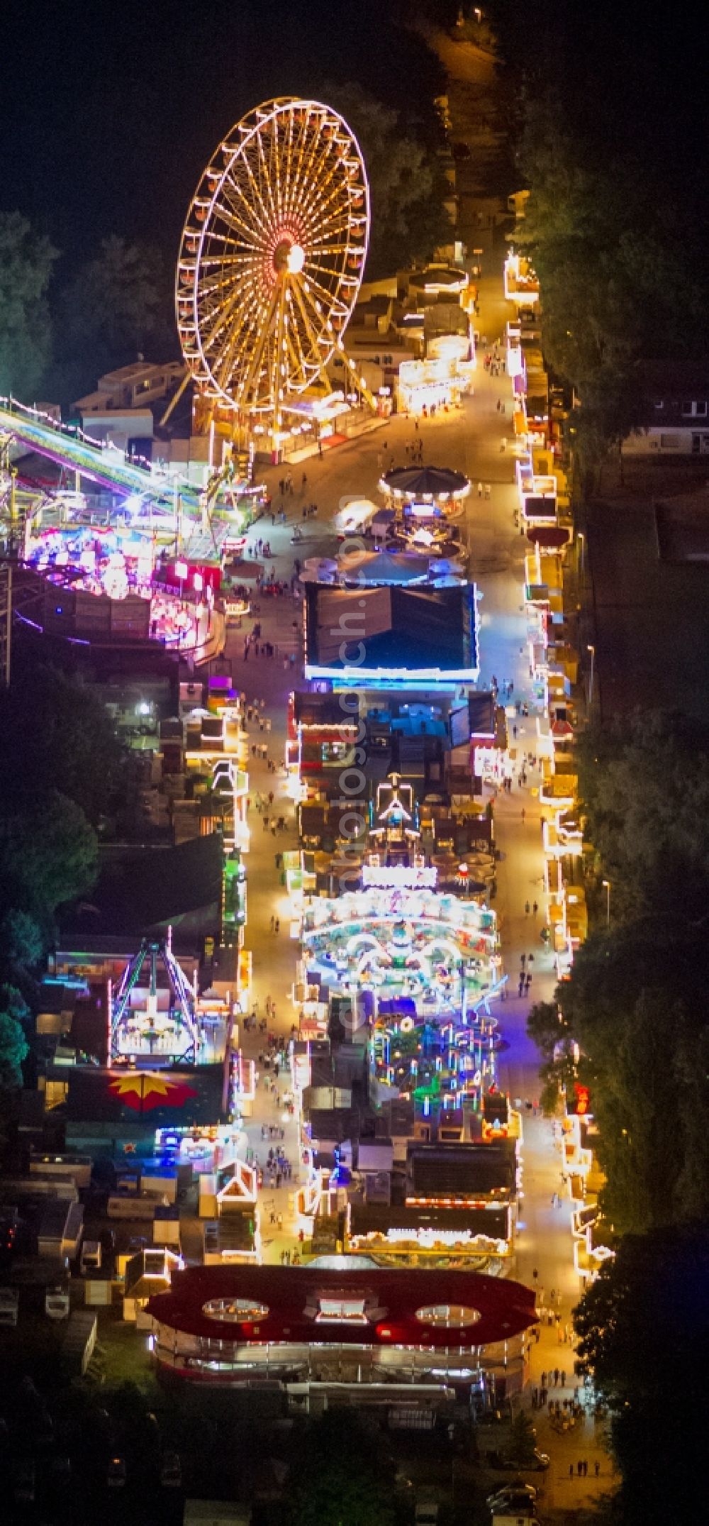 Mülheim at night from above - Nighttime driving on the county fair in Saarn