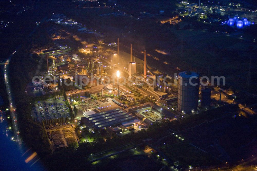 Aerial photograph at night Bottrop - Nachtluftbild der Kokerei Prosper, sie ist eine Kokerei mit Standort Bottrop. Sie ist eine der drei in Betrieb befindlichen Kokereien im Ruhrgebiet. Die Kokerei Prosper ist die letzte Kokerei, die von der Nachfolgegesellschaft der Ruhrkohle AG - der RAG Deutsche Steinkohle AG - noch betrieben wird.