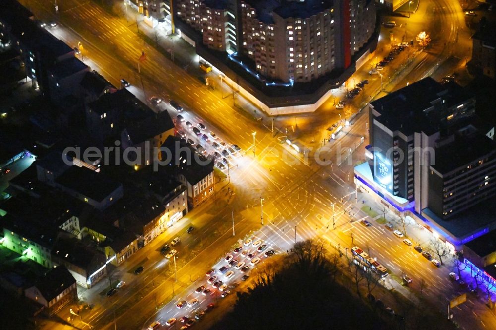 Aerial image at night Braunschweig - Night lighting Road over the crossroads Lampestrasse - Hamburger Strasse - Rebenring - Wendenring in Braunschweig in the state Lower Saxony, Germany