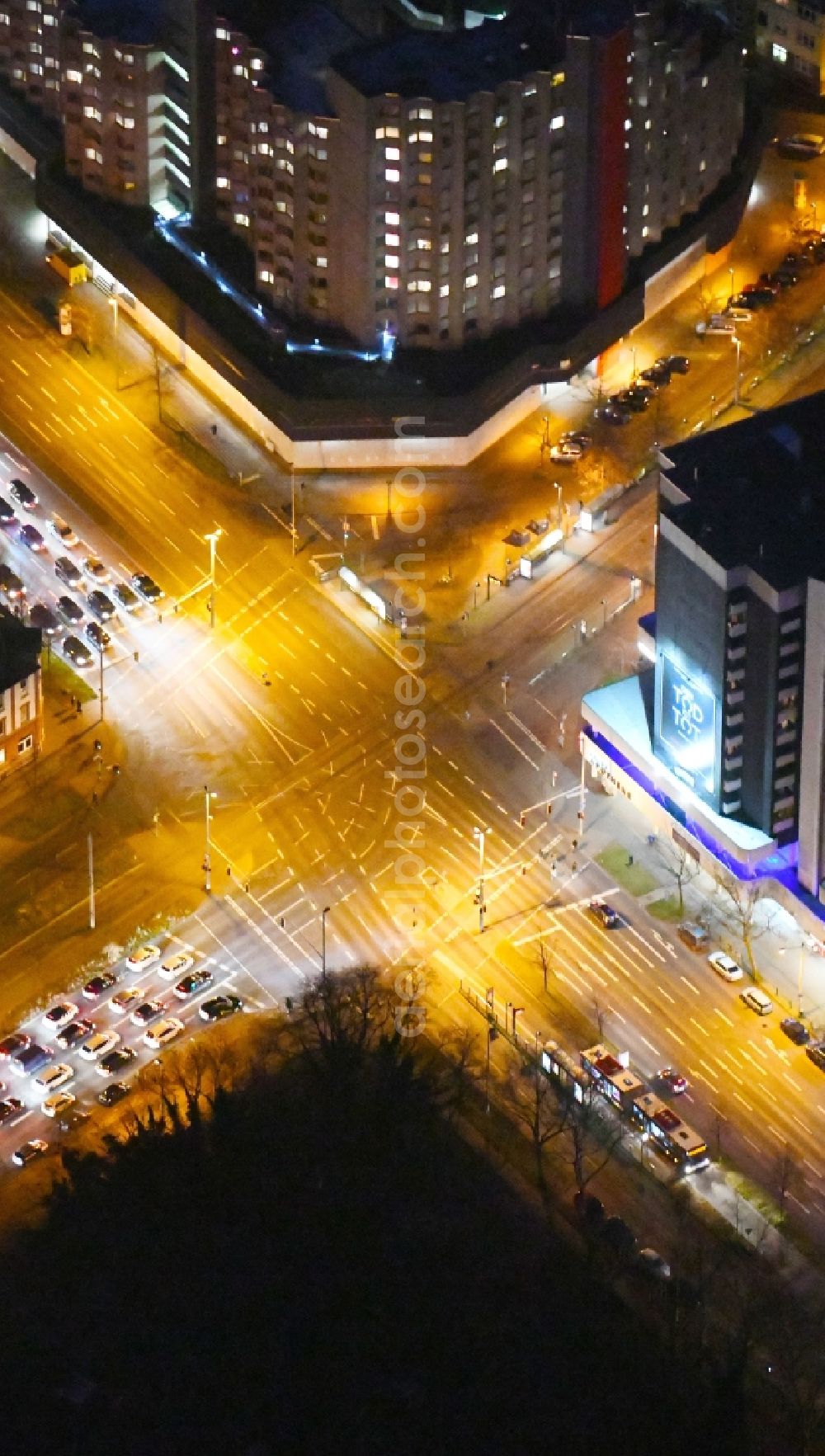 Braunschweig at night from above - Night lighting Road over the crossroads Lampestrasse - Hamburger Strasse - Rebenring - Wendenring in Braunschweig in the state Lower Saxony, Germany