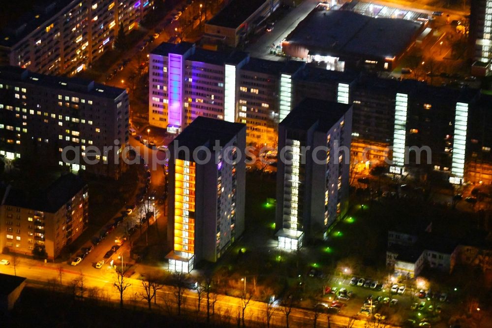 Dresden at night from the bird perspective: Night lighting Skyscrapers in the residential area of industrially manufactured settlement entlang of Kaethe-Kollwitz-Ufer in the district Altstadt in Dresden in the state Saxony, Germany