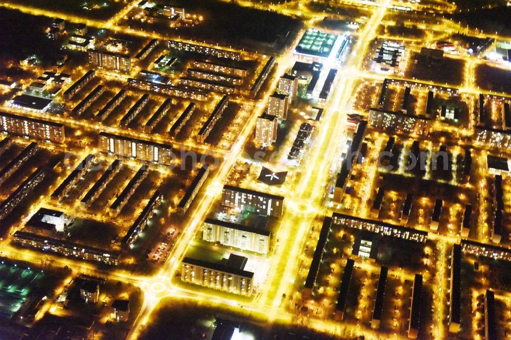 Aerial photograph at night Rostock - Night view skyscrapers in the residential area of industrially manufactured settlement Luetten Klein aloung the Warnowallee in Rostock in the state Mecklenburg - Western Pomerania