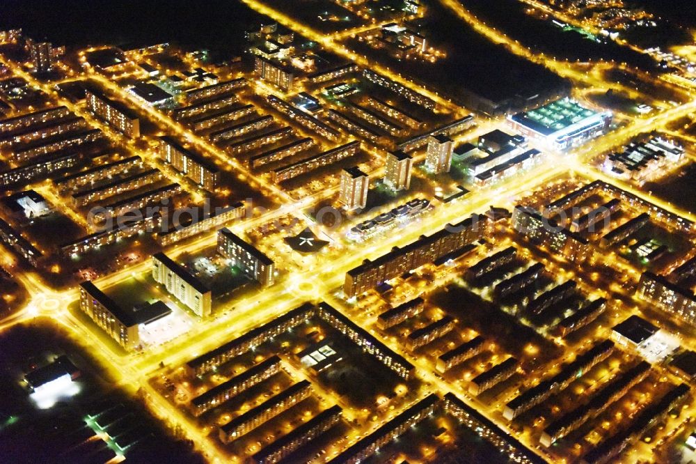 Aerial image at night Rostock - Night view skyscrapers in the residential area of industrially manufactured settlement Luetten Klein aloung the Warnowallee in Rostock in the state Mecklenburg - Western Pomerania