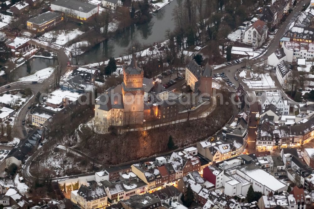 Aerial image at night Kleve - Night aerial view of Swan Castle on Castle Hill Kleve in North Rhine-Westphalia