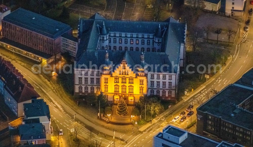 Hamm at night from above - Night lighting town Hall building of the city administration on Theodor-Heuss-Platz in Hamm in the state North Rhine-Westphalia, Germany