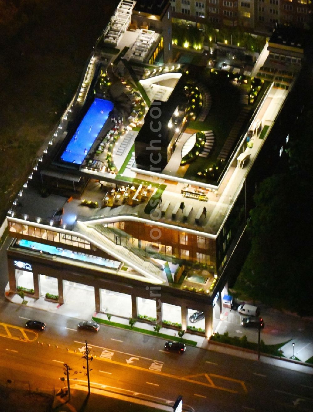 Edgewater at night from above - Night lighting Spa and swimming pools at the swimming pool of the leisure facility SoJo Spa Club on River Road in Edgewater in New Jersey, United States of America