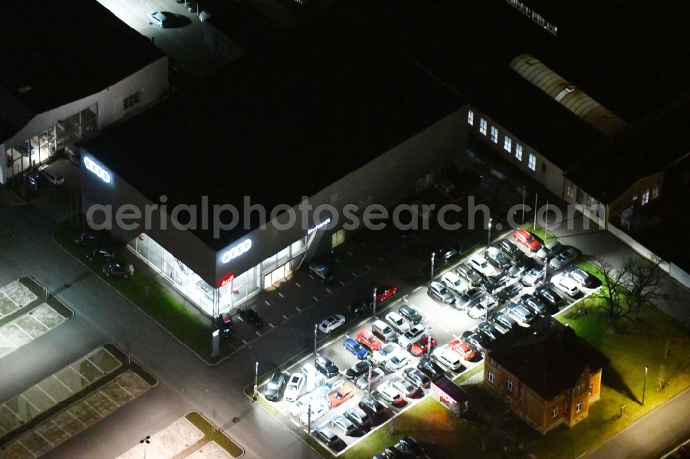 Aerial photograph at night Arnstadt - Night lighting Car dealership building Ehrhardt AG Audi Arnstadt in of Ichtershaeuser Strasse in Arnstadt in the state Thuringia, Germany