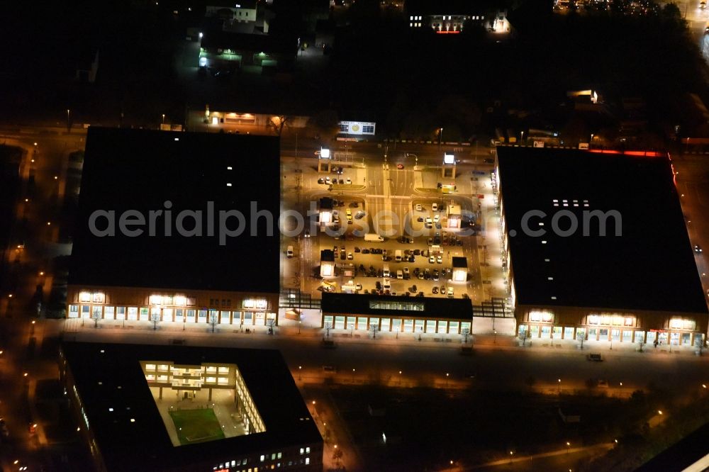 Berlin at night from above - Night image of the shopping Mall Biesdorf Center between Weissenhoher St. und Koepenicker St. in Berlin Biesdorf