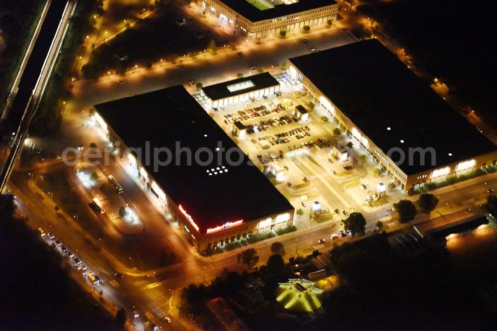 Aerial photograph at night Berlin - Night image of the shopping Mall Biesdorf Center between Weissenhoher St. und Koepenicker St. in Berlin Biesdorf