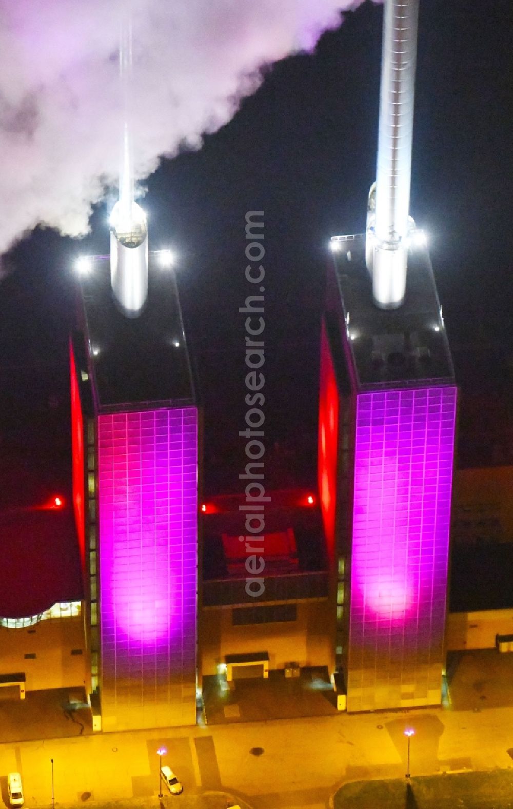 Hannover at night from above - Night lighting Power station plants of the combined heat and power station - regional heat Heizkraftwerk Linden on Spinnereistrasse in Hannover in the state Lower Saxony, Germany