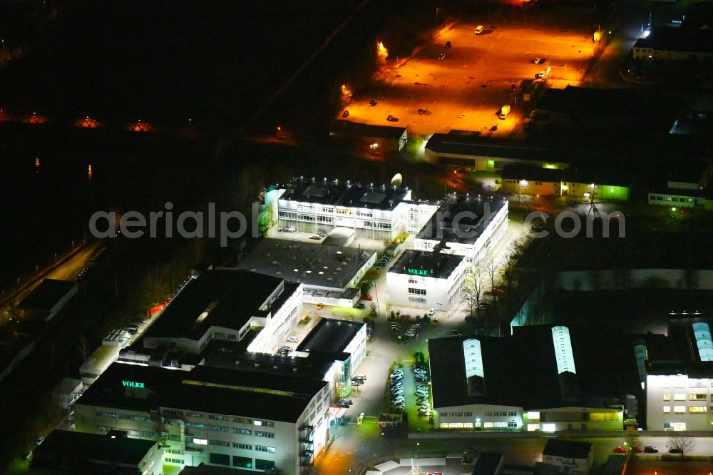 Wolfsburg at night from above - Night lighting Office building of VOLKE - Entwicklungsring SE in of Daimlerstrasse in Wolfsburg in the state Lower Saxony, Germany