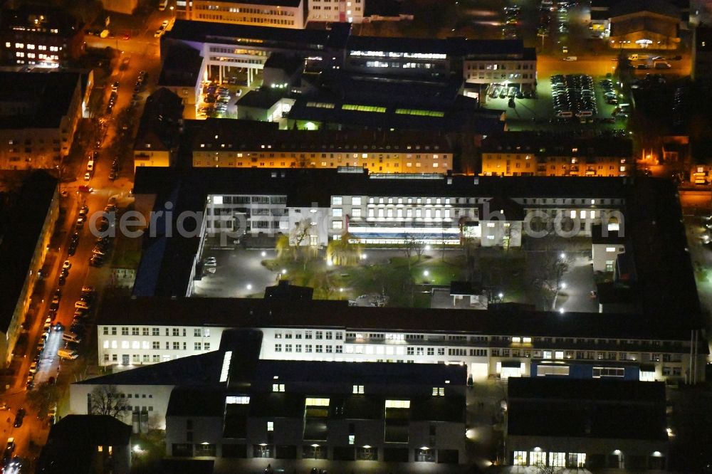 Aerial photograph at night Erfurt - Night lighting Campus building of the University of Applied Sciences Erfurt in of Altonaer Strasse in Erfurt in the state Thuringia, Germany