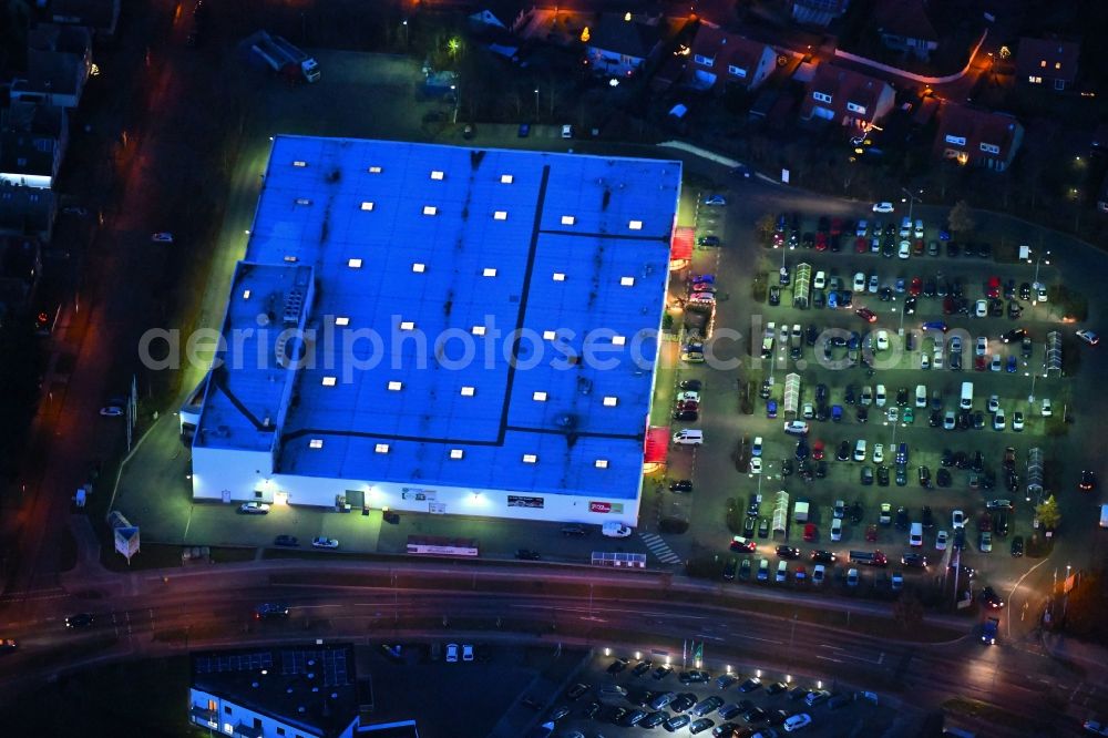 Aerial photograph at night Neuruppin - Night lighting Building of the shopping center of real GmbH on Babimost- Ring in Neuruppin in the state Brandenburg, Germany