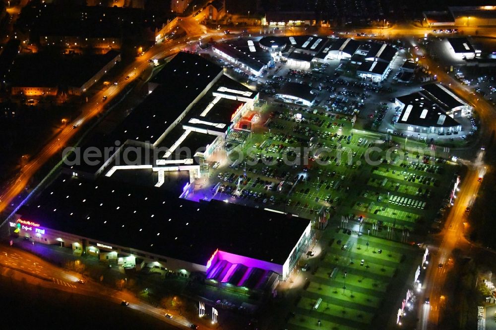 Aerial image at night Erfurt - Night lighting Building of the shopping center T.E.C. - Thueringer Einkaufscenter in of Hermsdorfer Strasse in Erfurt in the state Thuringia, Germany