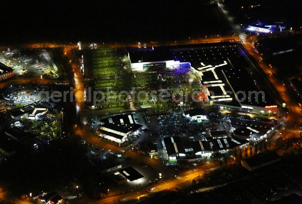 Aerial image at night Erfurt - Night lighting Building of the shopping center T.E.C. - Thueringer Einkaufscenter in of Hermsdorfer Strasse in Erfurt in the state Thuringia, Germany