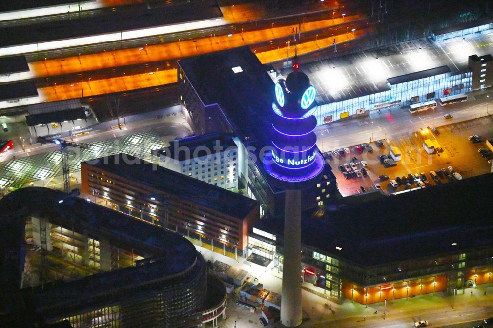 Hannover at night from the bird perspective: Night lighting Television Tower VW-Turm on Hamburger Allee in Hannover in the state Lower Saxony, Germany