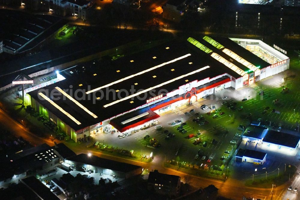 Aerial image at night Braunschweig - Night lighting Building of the construction market BAUHAUS Braunschweig on Hildesheimer Strasse in Brunswick in the state Lower Saxony, Germany