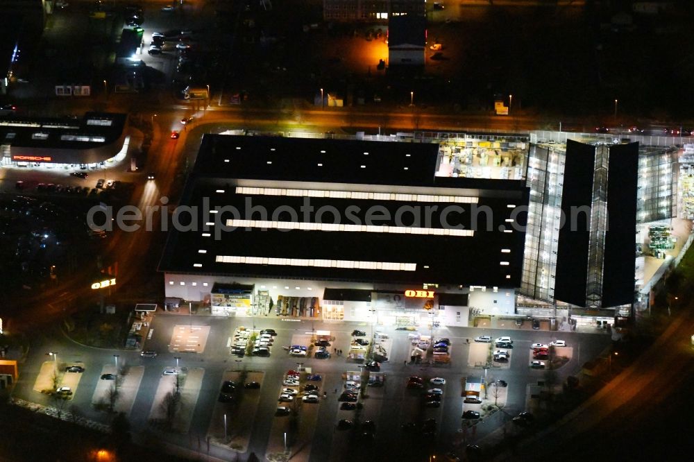 Aerial image at night Erfurt - Night lighting Building of the construction market OBI Markt Erfurt Sued in of Holzlandstrasse in Erfurt in the state Thuringia, Germany