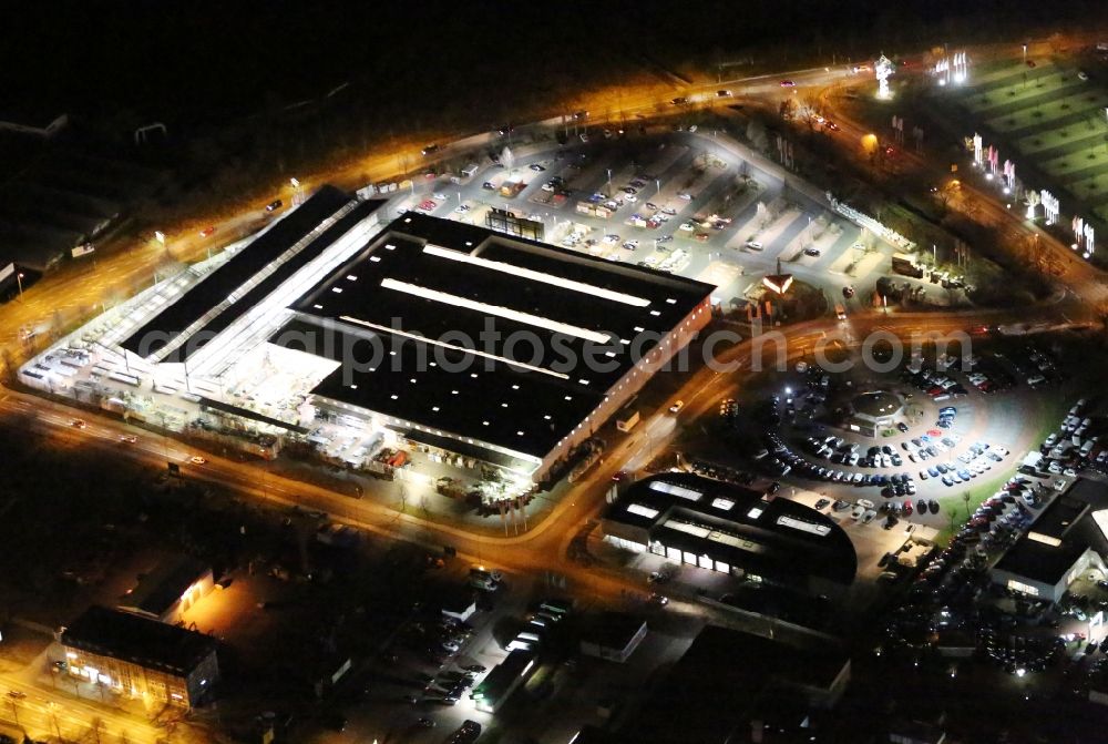 Aerial image at night Erfurt - Night lighting Building of the construction market OBI Markt Erfurt Sued in of Holzlandstrasse in Erfurt in the state Thuringia, Germany