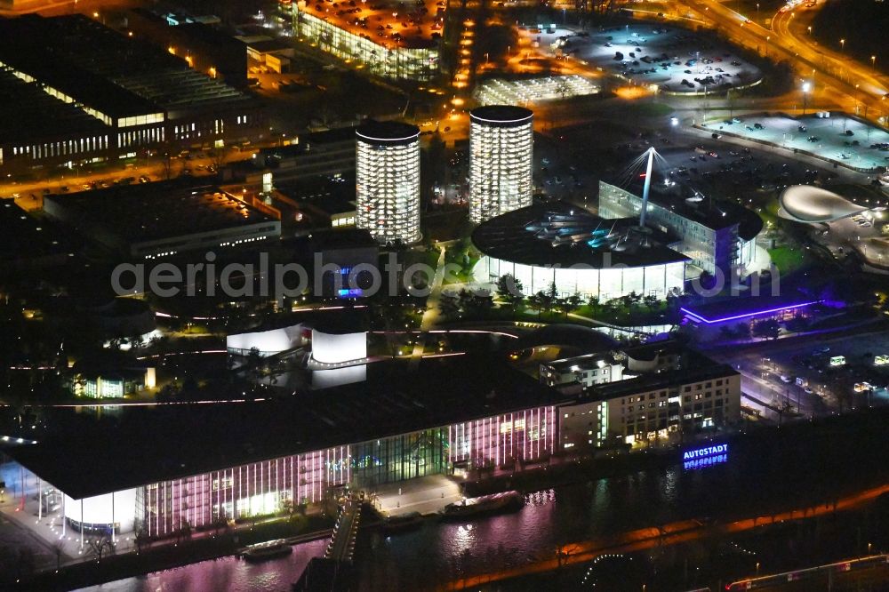 Aerial photograph at night Wolfsburg - Night lighting Building complex and grounds of the logistics center and leisure area of Autostadt of VW in Wolfsburg in the state of Lower Saxony