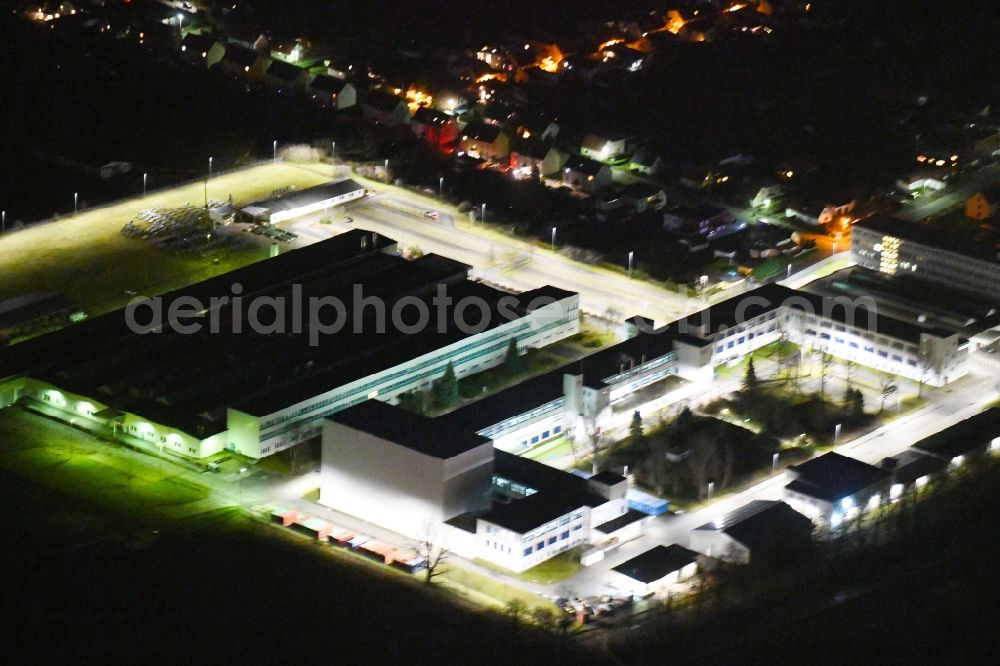 Aerial image at night Arnstadt - Night lighting Industrial estate and company settlement entlang of Bierweg - Am Obertunk in Arnstadt in the state Thuringia, Germany