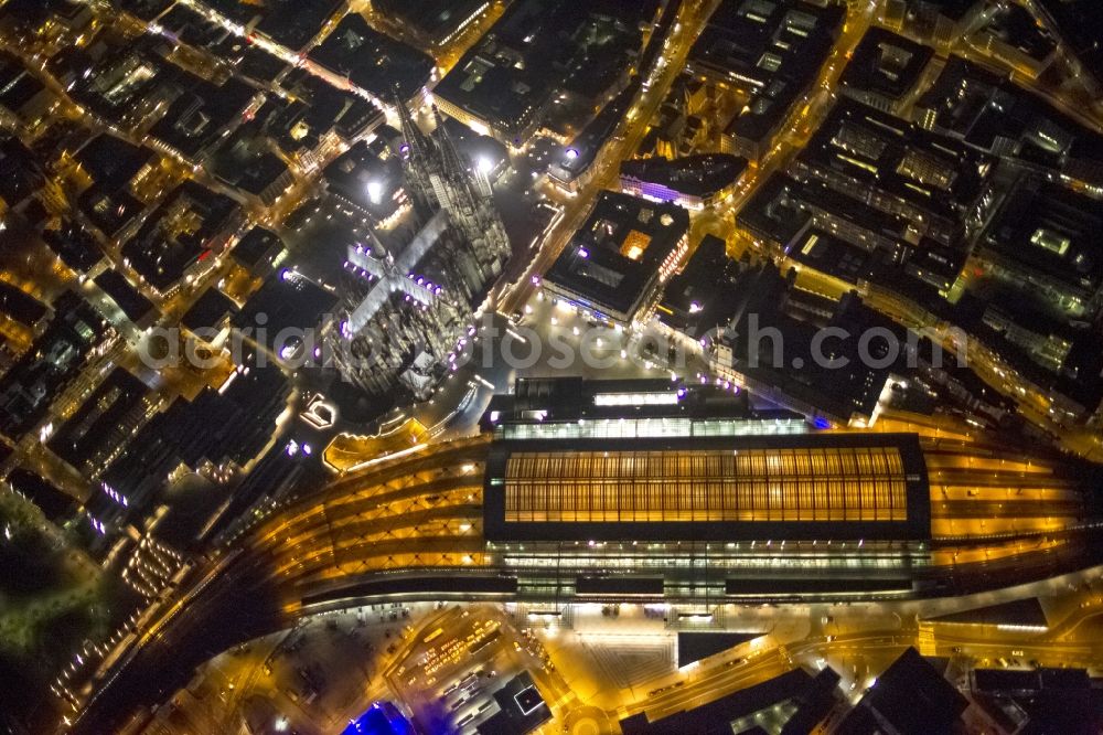 Aerial photograph at night Köln - Night view of Cologne's main railway station in the city center