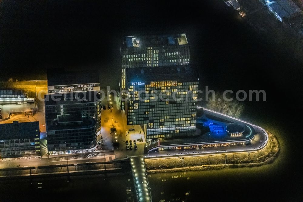 Aerial photograph at night Düsseldorf - Night lighting high-rise building of the hotel complex Hyatt Regency Dusseldorf in the Media Harbour in Dusseldorf in North Rhine-Westphalia