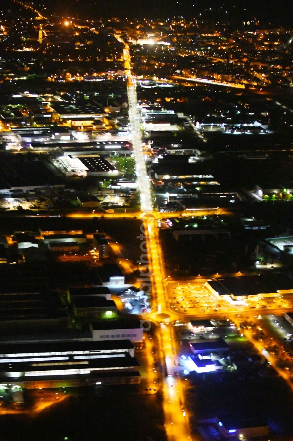 Aerial photograph at night Arnstadt - Night lighting Industrial and commercial area on Ichtershaeuser Strasse in Arnstadt in the state Thuringia, Germany